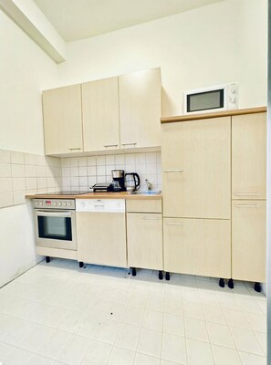 Shared kitchen - Simple Private Room Close to FAC Platz (Vienna)