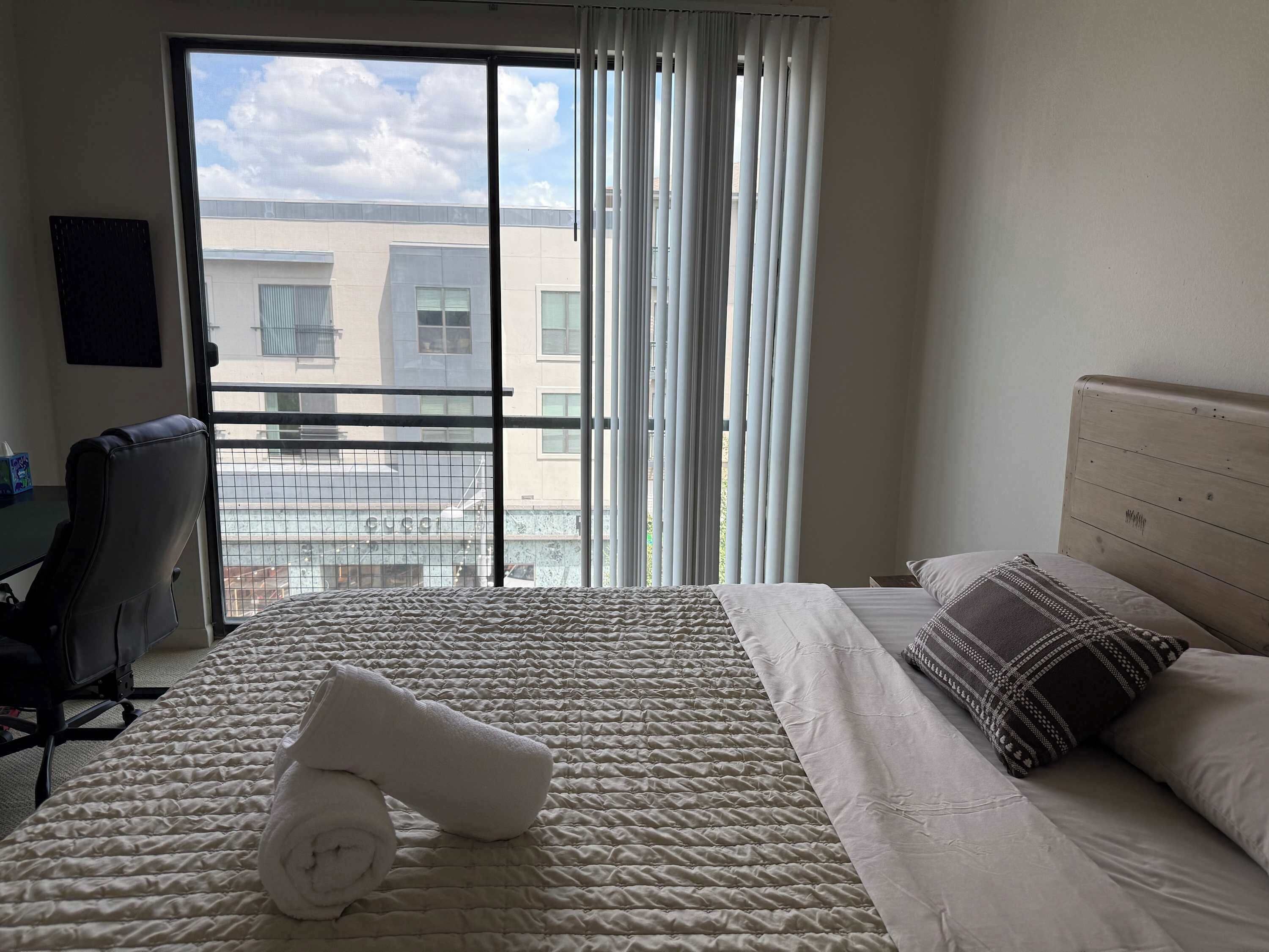 2 habitaciones, tabla de planchar con plancha, wifi y ropa de cama 