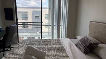 2 habitaciones, tabla de planchar con plancha, wifi y ropa de cama