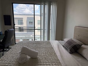 2 habitaciones, tabla de planchar con plancha, wifi y ropa de cama 