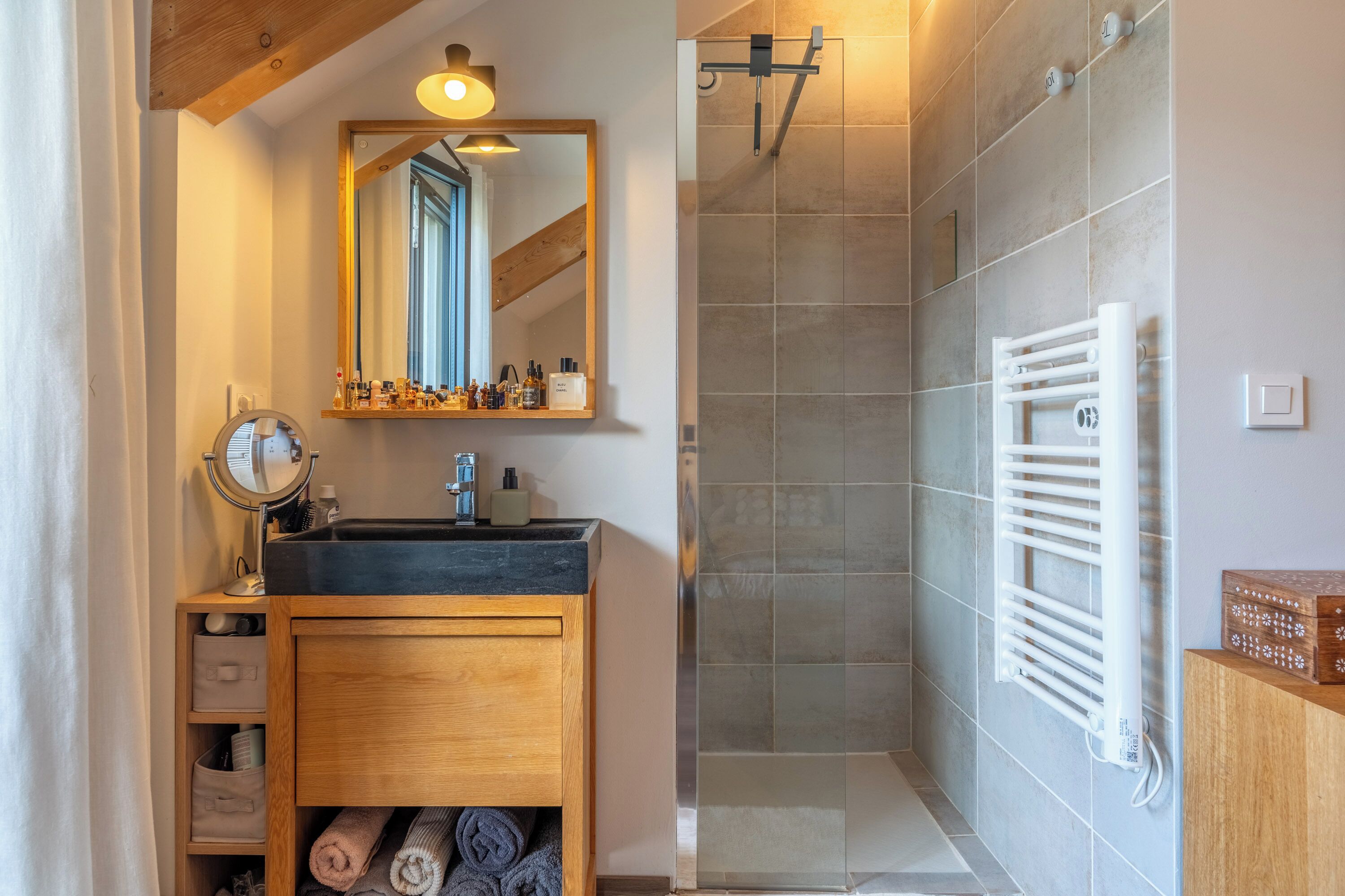 Shower, hair dryer, towels, toilet paper