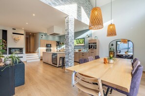 Dining - Renting a modern house (Saint-Eustache)