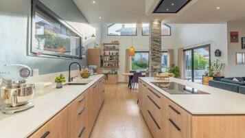 Coffee/tea maker, fridge, microwave, oven