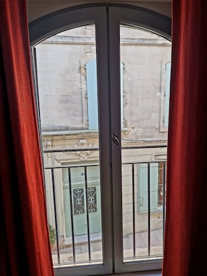 Interior - Village Townhouse in the middle of St Remy Provence. (Saint-Rémy-de-Provence)