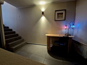 Interior - Village Townhouse in the middle of St Remy Provence. (Saint-Rémy-de-Provence)