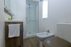 Mobile Home | Bathroom - Vigna Sul Mar Family Collection (Comacchio)