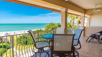 Deluxe Condo, 3 Bedrooms, Beach View, Beachfront | Outdoor dining