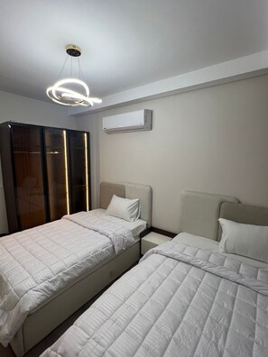 3 bedrooms, iron/ironing board, WiFi, bed sheets - Spacious 3-bedroom apartment in charming Giza Governorate with AC (Giza Governorate)