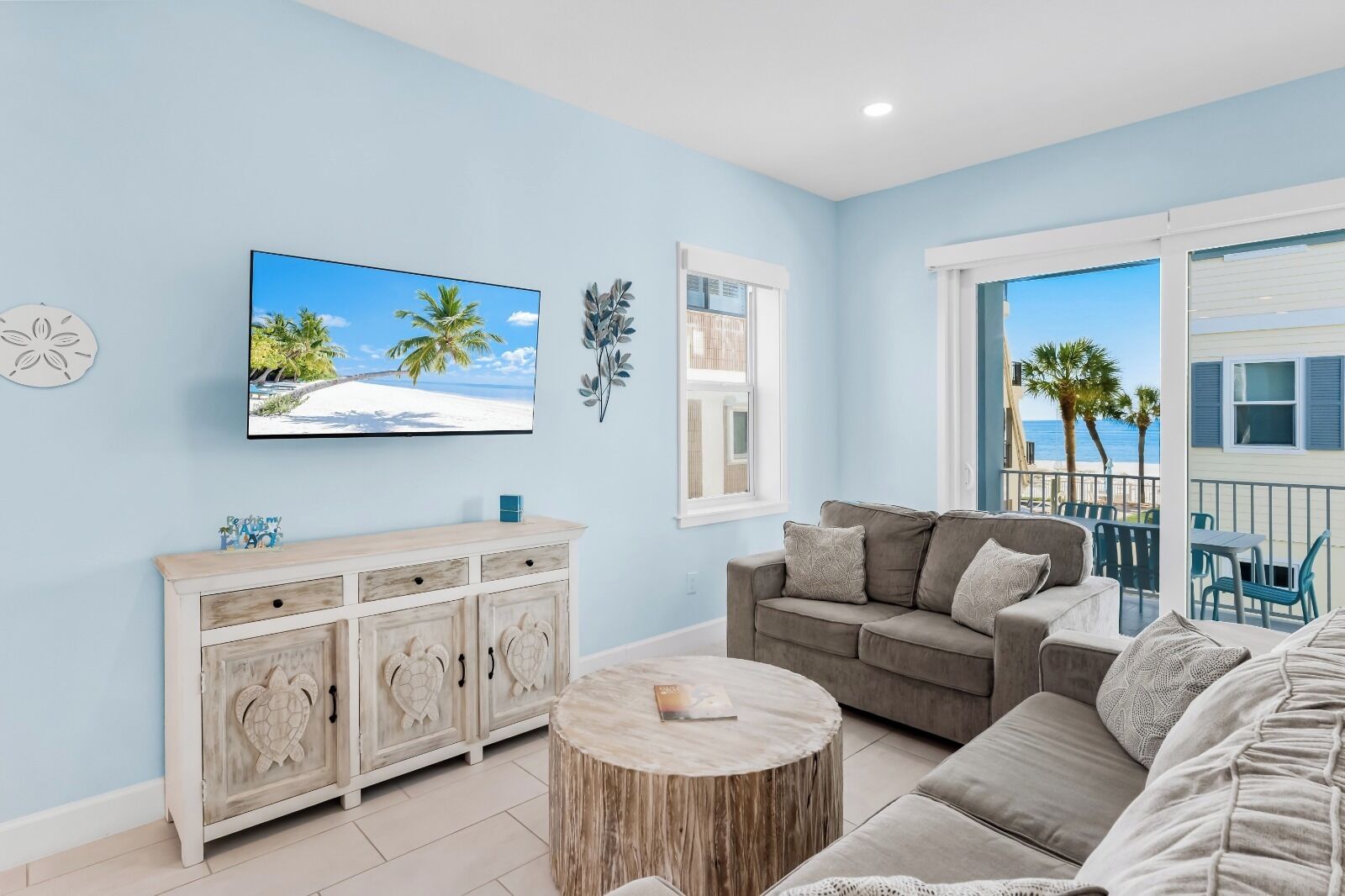 Premier Apartment, 4 Bedrooms, Beachside | Living area