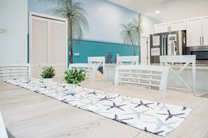 Appartement « Premier », 4 chambres, en bord de plage | Restauration