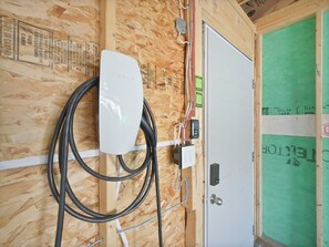 Interior - Your Own Modern House in the Heart of Edmonton (Edmonton)