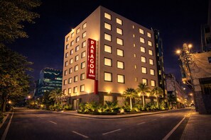 Front of property - Hotel Paragon Suites (New Delhi)