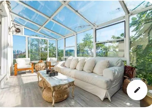 Imagen sin descripción, 1 de 18, botón