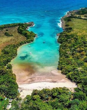 Beach - Cozy Coastal Retreat in Cabrera – Perfect for Families & Friends (Cabrera)