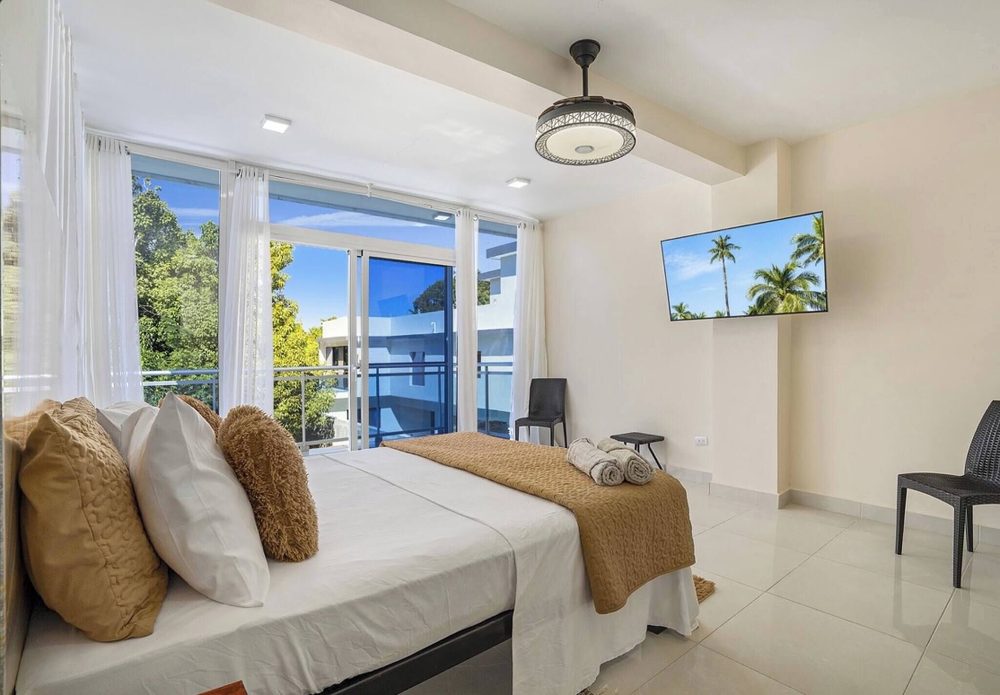 7 bedrooms, iron/ironing board, internet, bed sheets