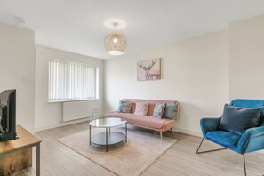 TV - Quiet 3Bed Home | Near QMC & Uni | Free Parking (Nottingham)