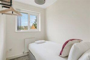Iron/ironing board - Quiet 3Bed Home | Near QMC & Uni | Free Parking (Nottingham)