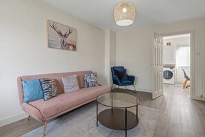 TV - Quiet 3Bed Home | Near QMC & Uni | Free Parking (Nottingham)