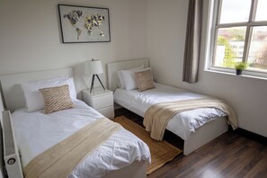 Room - Modern 2BR Apt | FREE PARKING | Near Cruise Port, Westquay & Uni (Southampton)