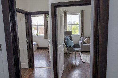 Modern 2BR Apt | FREE PARKING | Near Cruise Port, Westquay & Uni