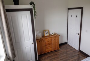 Interior - Modern 2BR Apt | FREE PARKING | Near Cruise Port, Westquay & Uni (Southampton)