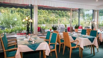 Einzelzimmer, Gartenblick | Speisen