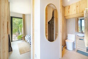 Shower, hair dryer, towels, soap - Tiny house-private jacuzzi-panoramic view-saint-paul-de-vence (Saint-Paul-de-Vence)