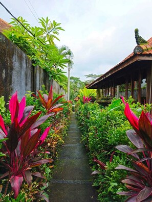 Property grounds - Malathi Private Suite Ubud - Green View Shared Pool (Ubud)