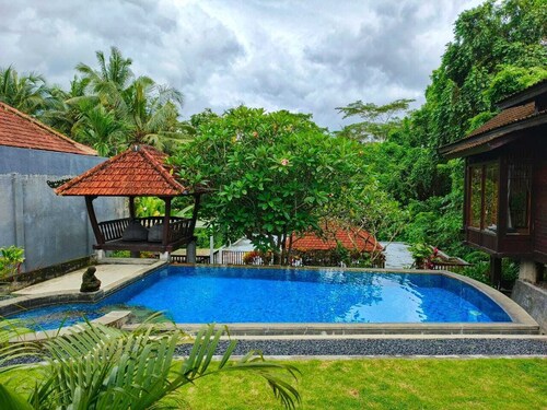 Malathi Private Suite Ubud - Green View Shared Pool