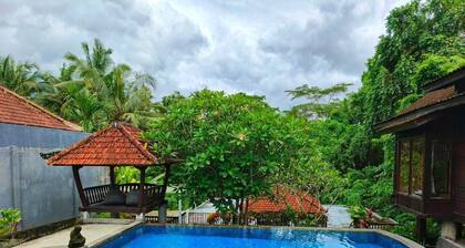 Malathi Private Suite Ubud - Green View Shared Pool