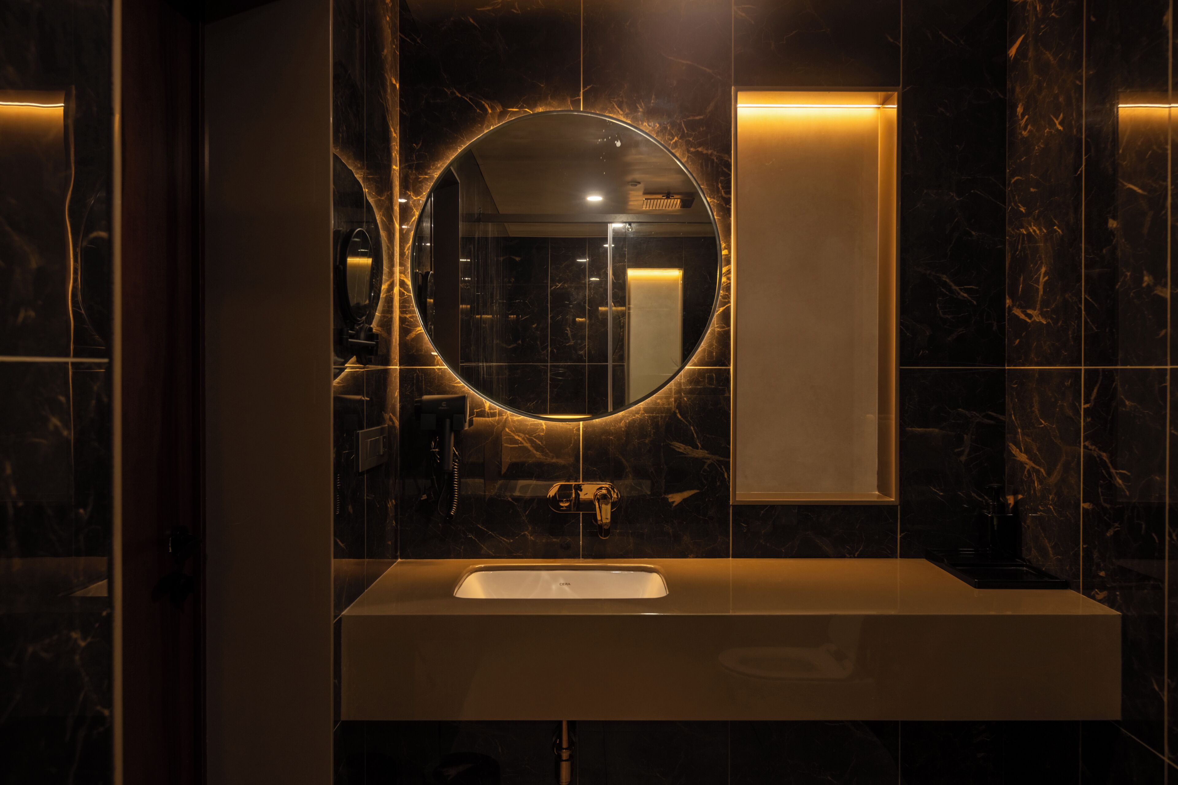 Luxury Suite, City View | Bathroom