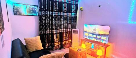 House, 1 Bedroom | Living room