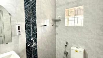 Superior Double Room, Garden View | Bathroom
