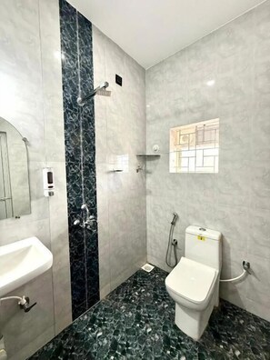 Superior Double Room, Garden View | Bathroom - Salt & Coco (Mandrem)