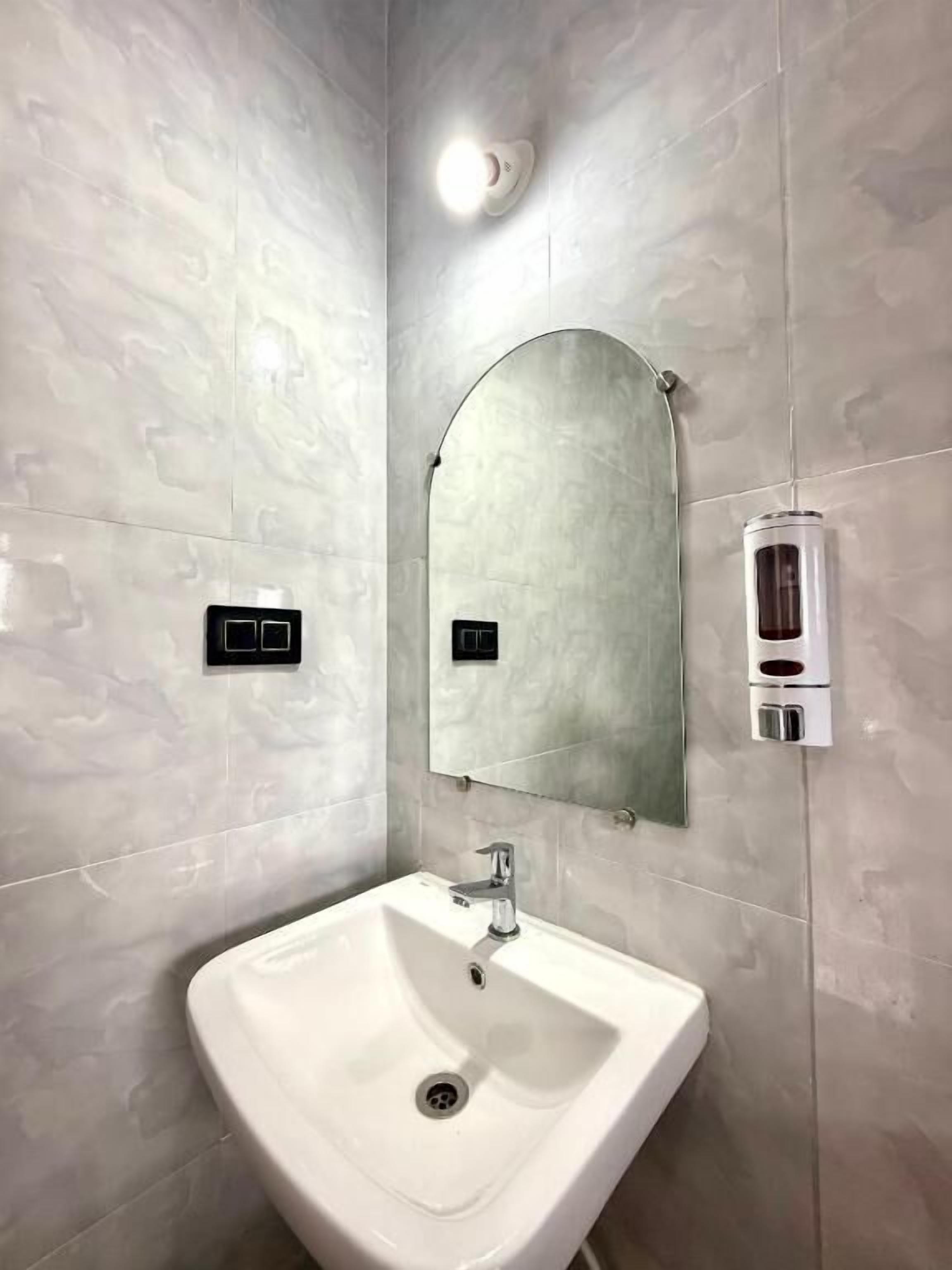 Felles sovesal – basic, balkong, hageutsikt | Bad