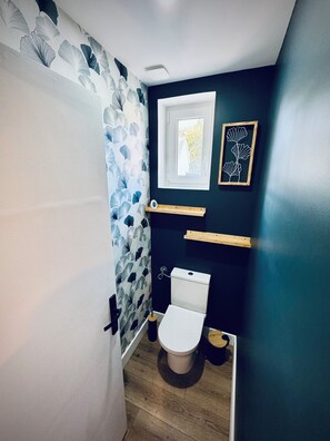 Bathroom - Vrbo Property (Pont-Hébert)