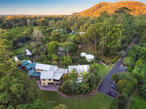 Glass House Mountains Ecolodge (Private Lodge Booking)