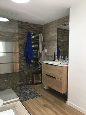 Towels, soap, toilet paper - Stunning private farm house tucked away in the beautiful Andalusian mountains (Las Grageras)