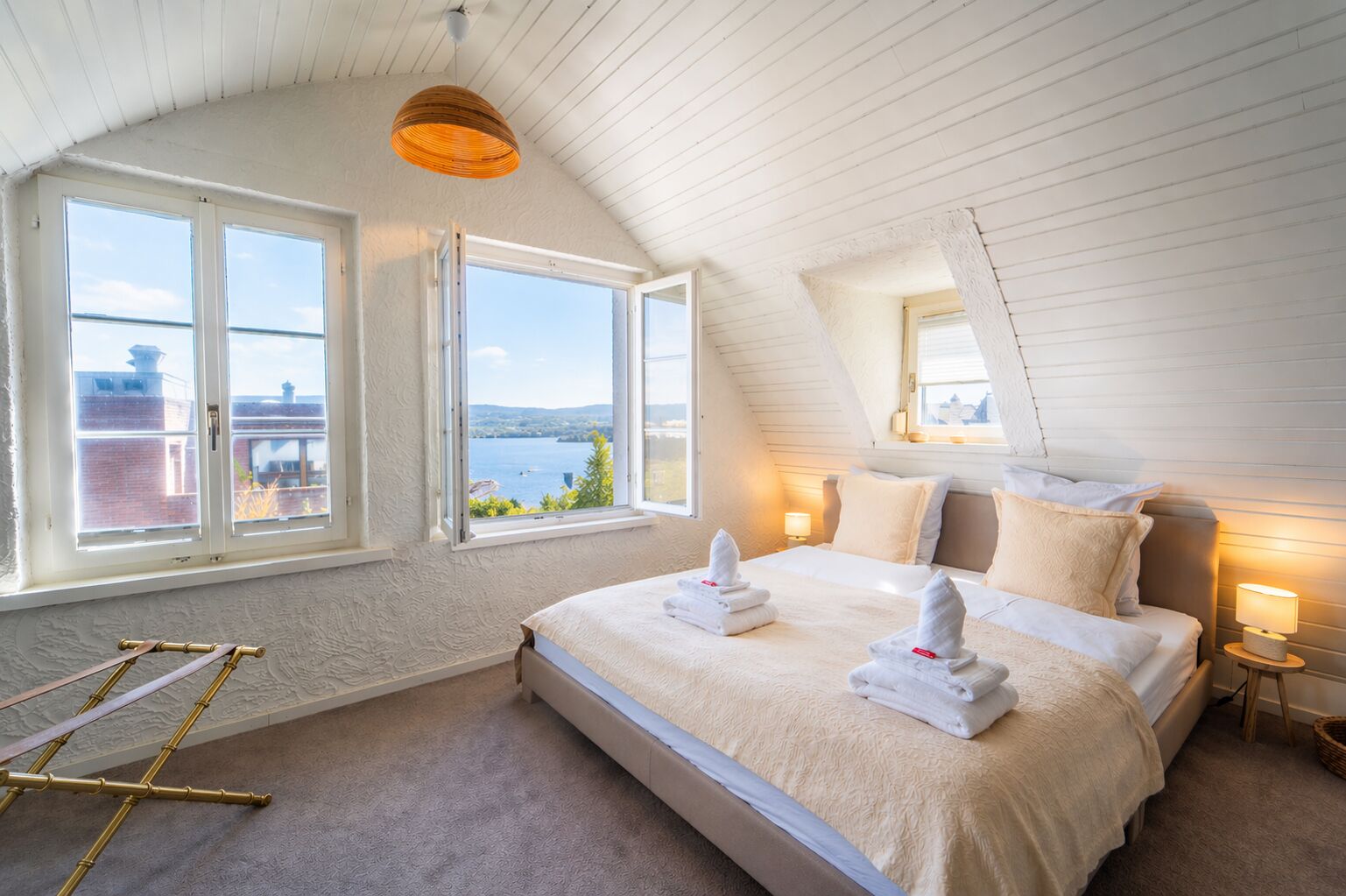 2 Schlafzimmer, Schreibtisch, Bügeleisen/Bügelbrett, Reisekinderbett