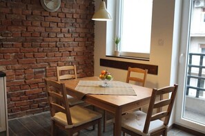 Dining - Pedestrian street apartment  with balcony (Skopje)