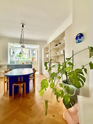Apartment | Dining - 2 bedrooms - baby crib & furnished  (Brussels)