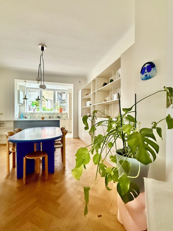 Apartment | Dining - 2 bedrooms - baby crib & furnished  (Brussels)