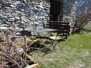 Outdoor dining - Vrbo Property (Val-Cenis)