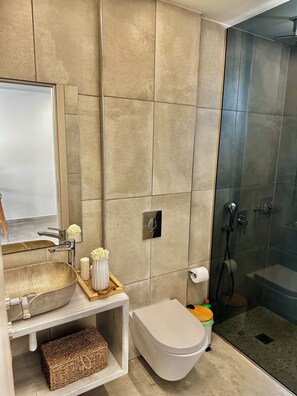 Bathroom - Modern Loft, Walk to Beach, Free Parking | V Loft (Kamaria)