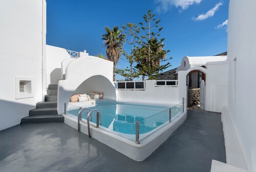 Elios Cave Suites