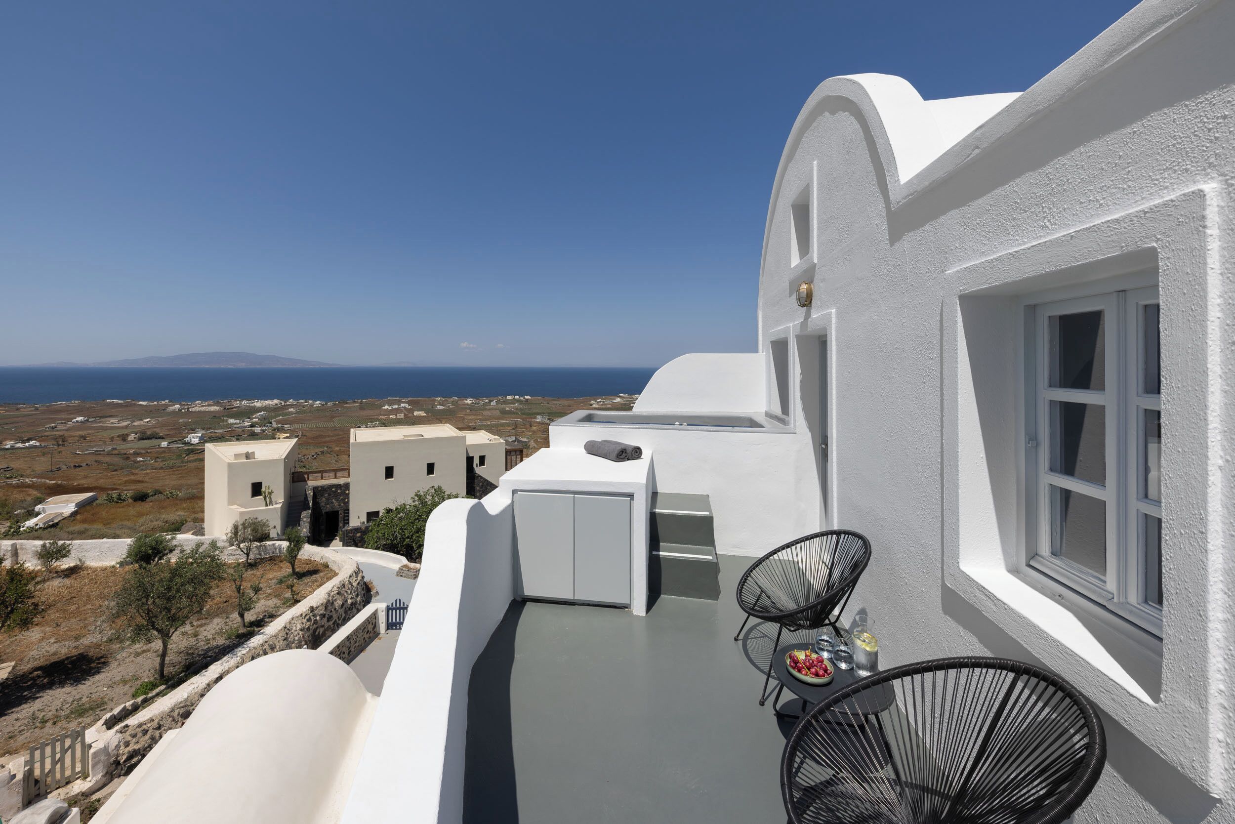 Deluxe Triple with Outdoor Hot Tub & Sea View | Balcon