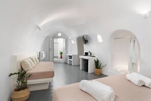 Room - Elios Cave Suites (Oia)