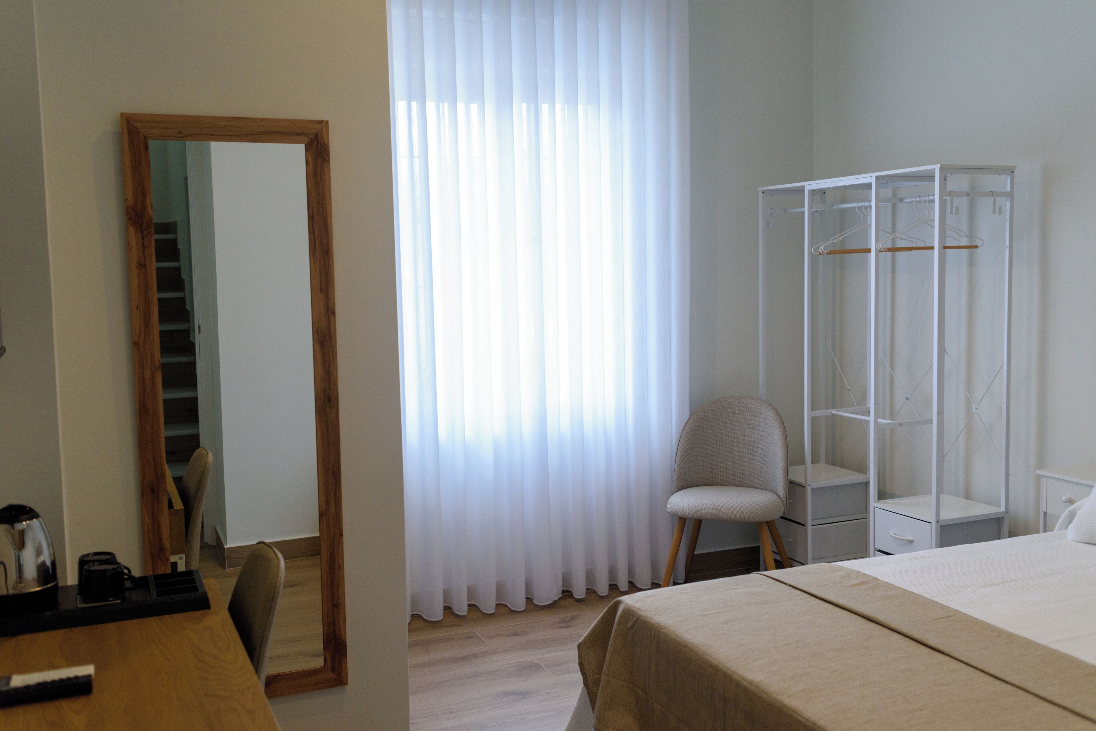 Romantische tweepersoonskamer, uitzicht op tuin | Luxe beddengoed, een minibar, een laptopwerkplek