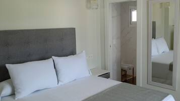 Premium Studio, 1 Queen Bed with Sofa bed, Kitchen, City View | Premium bedding, minibar, laptop workspace, blackout curtains