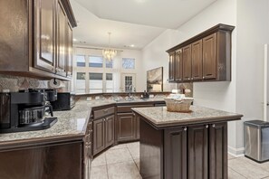 Private kitchen - Central DFW Skylight Stay. Entire Home in Irving (Irving)